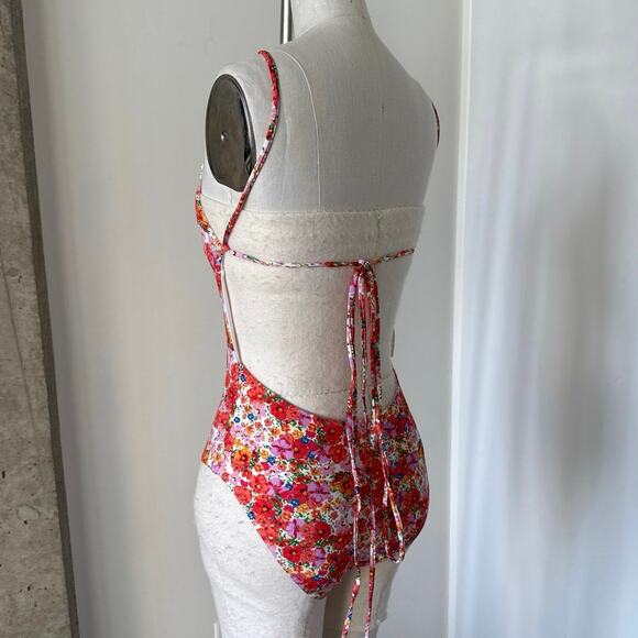 Monday Swimwear WhiteHaven One Piece Medium - Picture 2 of 5